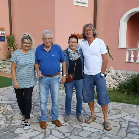 La Perla 1 Bed & Breakfast