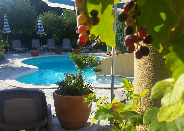 La Perla 1 Bed & Breakfast 4*