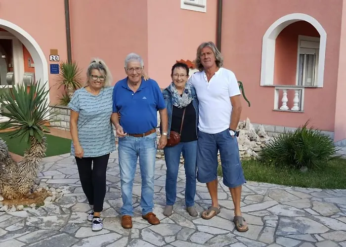 La Perla 1 Bed & Breakfast