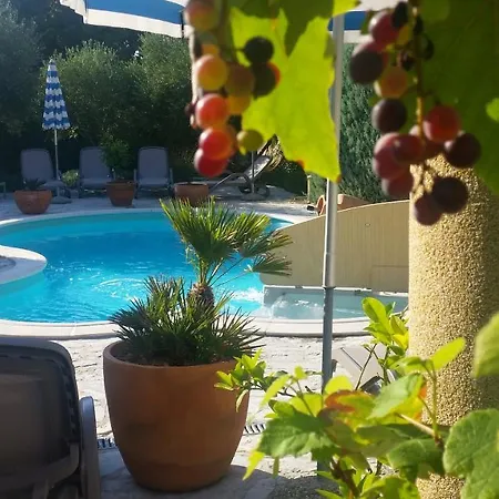 La Perla 1 Bed & Breakfast 4*